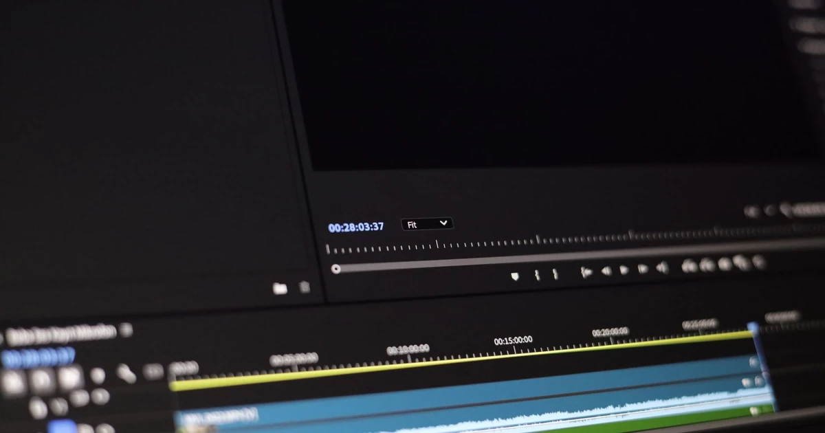 Comparação entre player de vídeo comum e player de VSL otimizado no WordPress mostrando recursos como vídeo de capa, botão de CTA com delay e gráfico de retenção de audiência